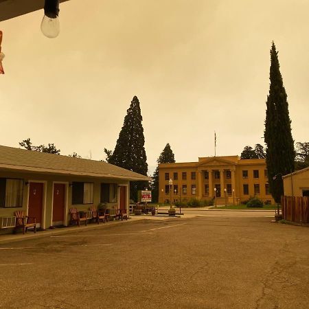 Independence Courthouse Motel Exterior photo